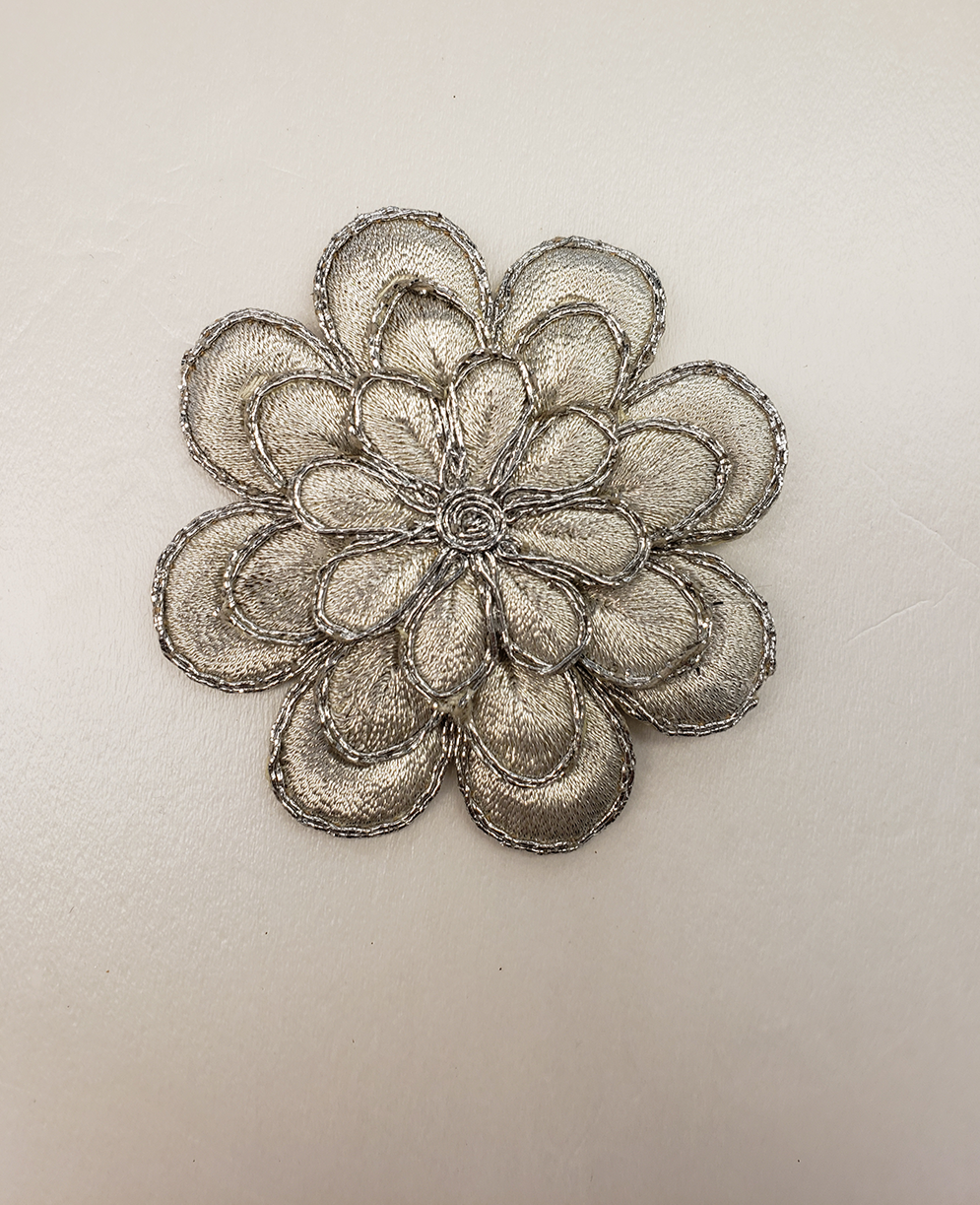 Offwhite/Silver 3D Flower Motif